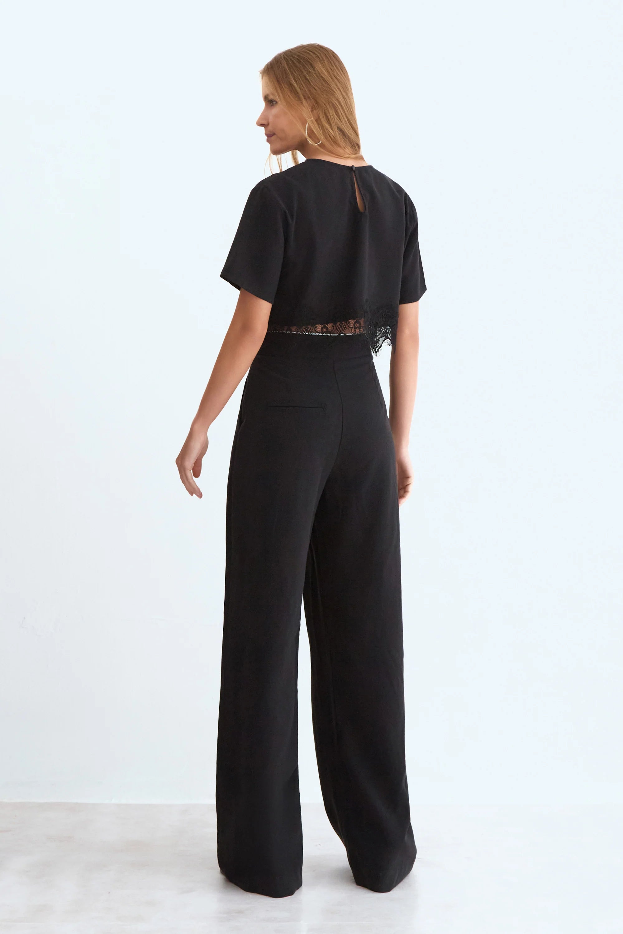 Black Straight leg Trousers with side Pockets and a Front Pleat